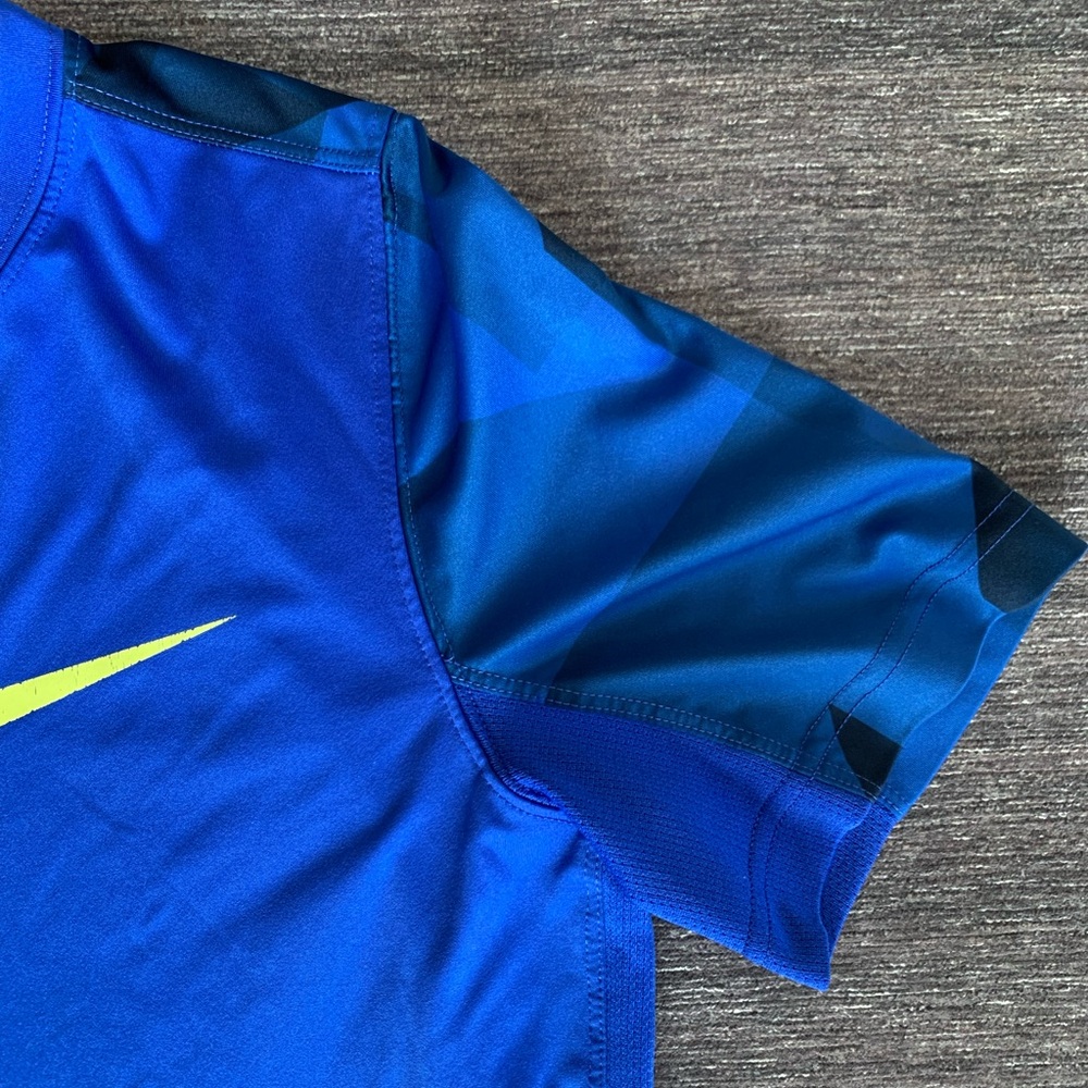 Nike Dri-Fit Athletic XL Boys Royal Navy Blue Short Sleeve Shirt Volt Swoosh S - Picture 4 of 5